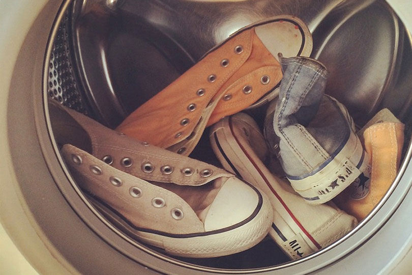 Những-hạn-chế-khi-giặt-giày-bằng-máy-giặt.jpg
